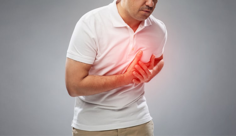 Đau thắt ngực cũng là biểu hiện của hội chứng trái tim tan vỡ.jpg